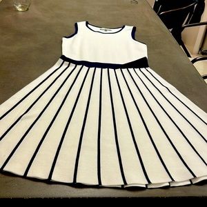 Skater dress Navy and White